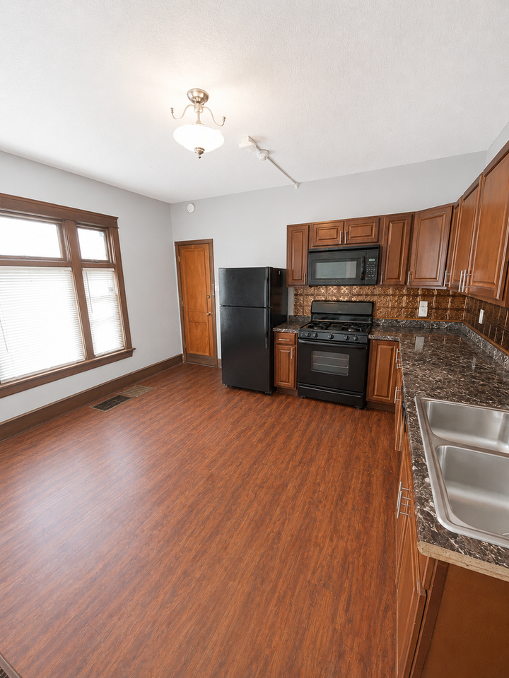 1231-8TH - Photo 2 of 15