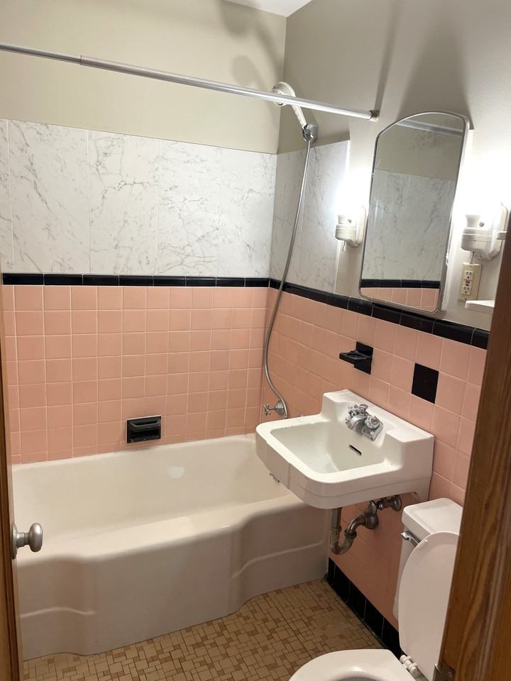 1120 Grand Apartments - Photo 5 of 12