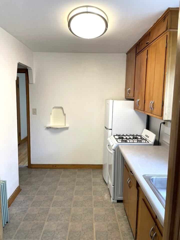 1120 Grand Apartments - Photo 3 of 12