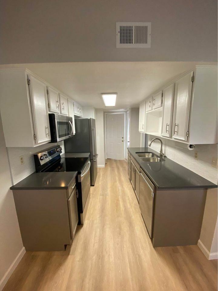 8812 Clearbrook Trl #B - Photo 7 of 35
