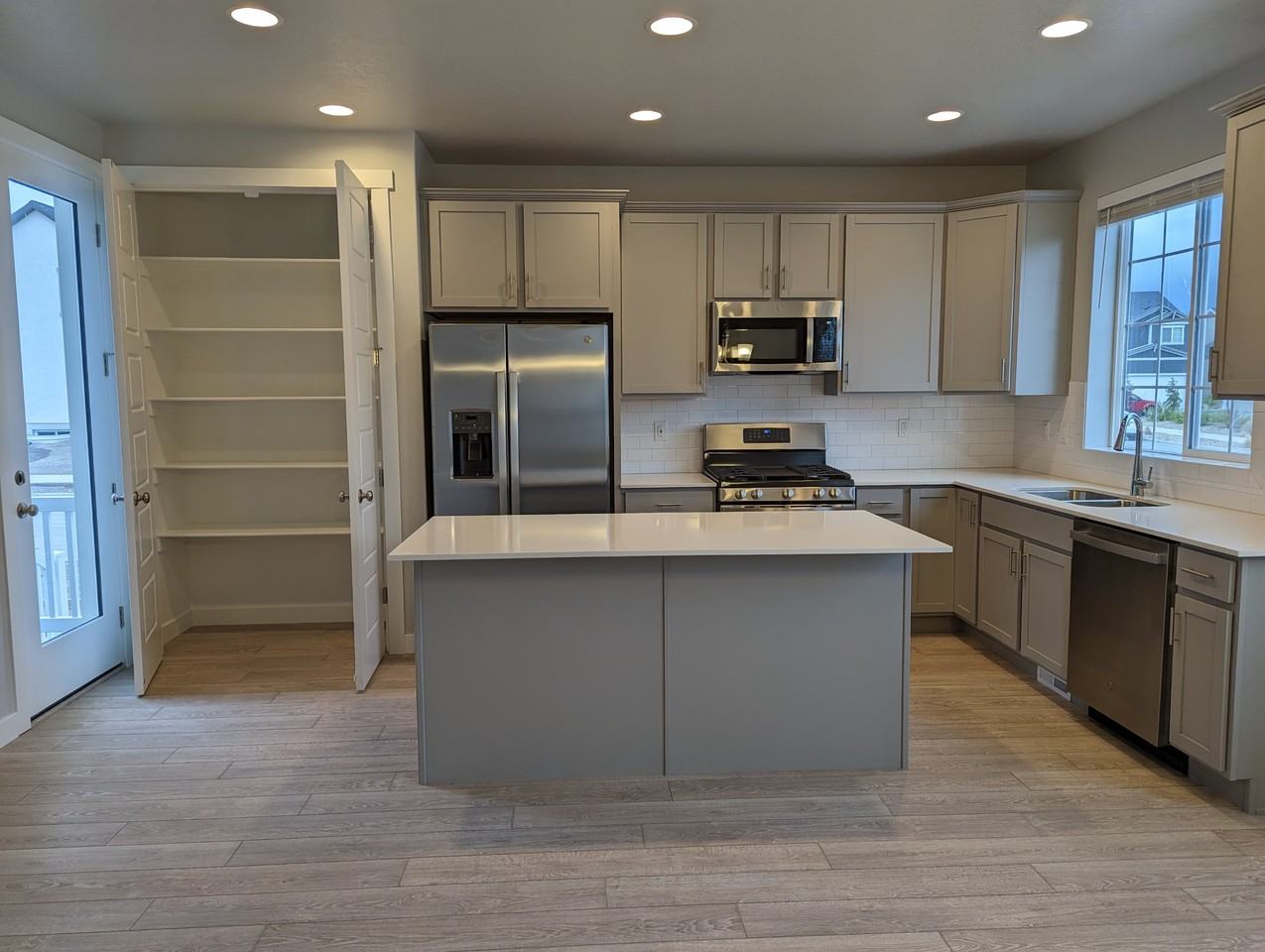 1407 N 3500 W - Photo 5 of 36