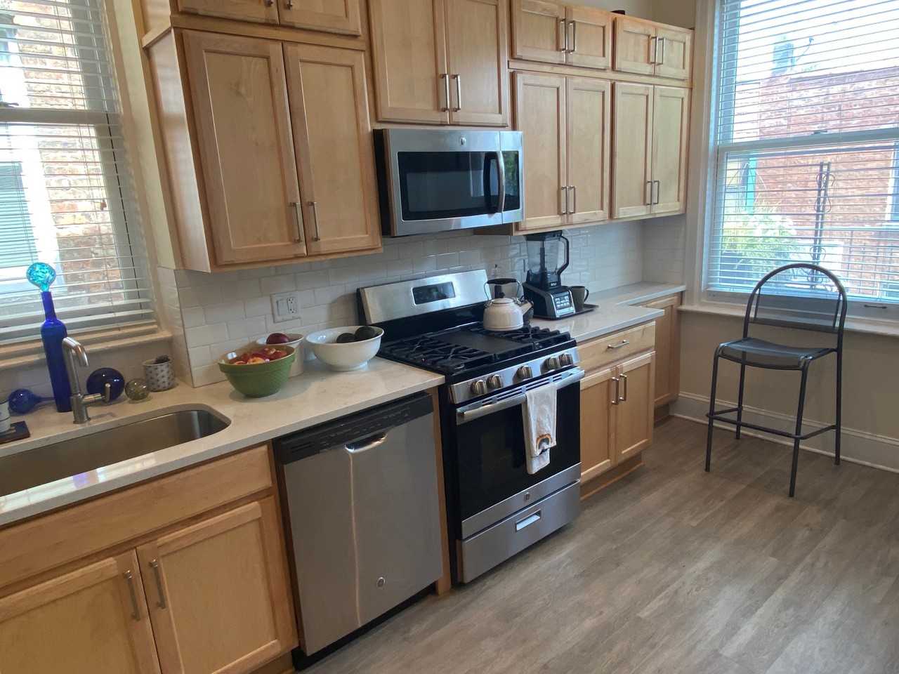 4351 N Hermitage Ave #2N - Photo 2 of 10