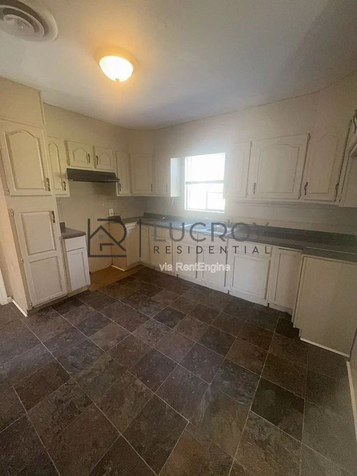 316 Woody Dr - Photo 4 of 13