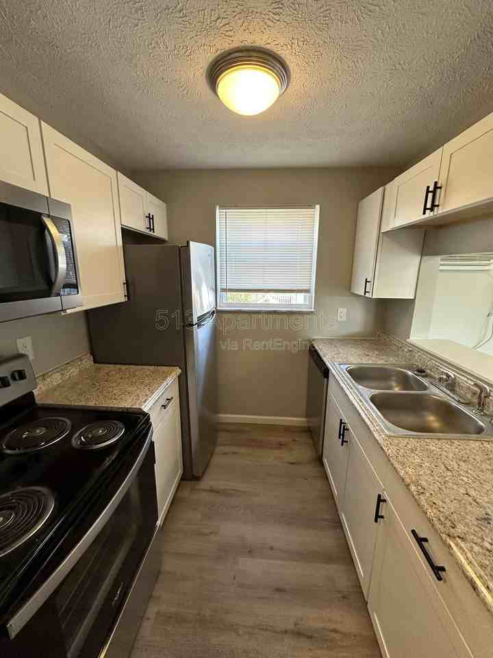 6219 Graceland Ave #4 - Photo 2 of 6