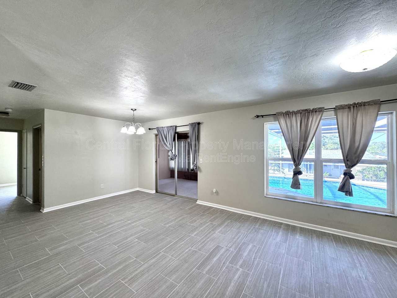 1074 Gerona Ave - Photo 3 of 21
