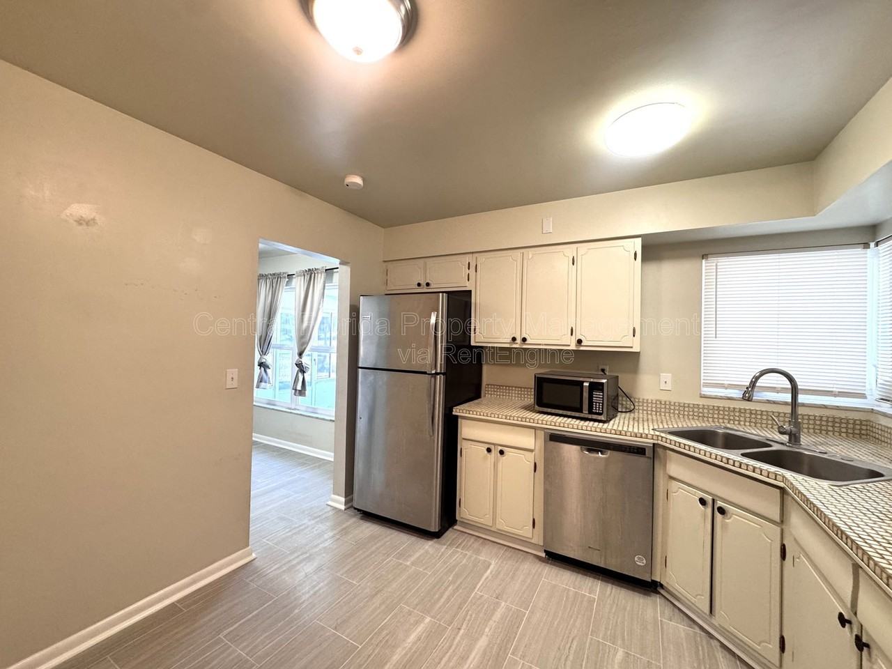1074 Gerona Ave - Photo 6 of 21
