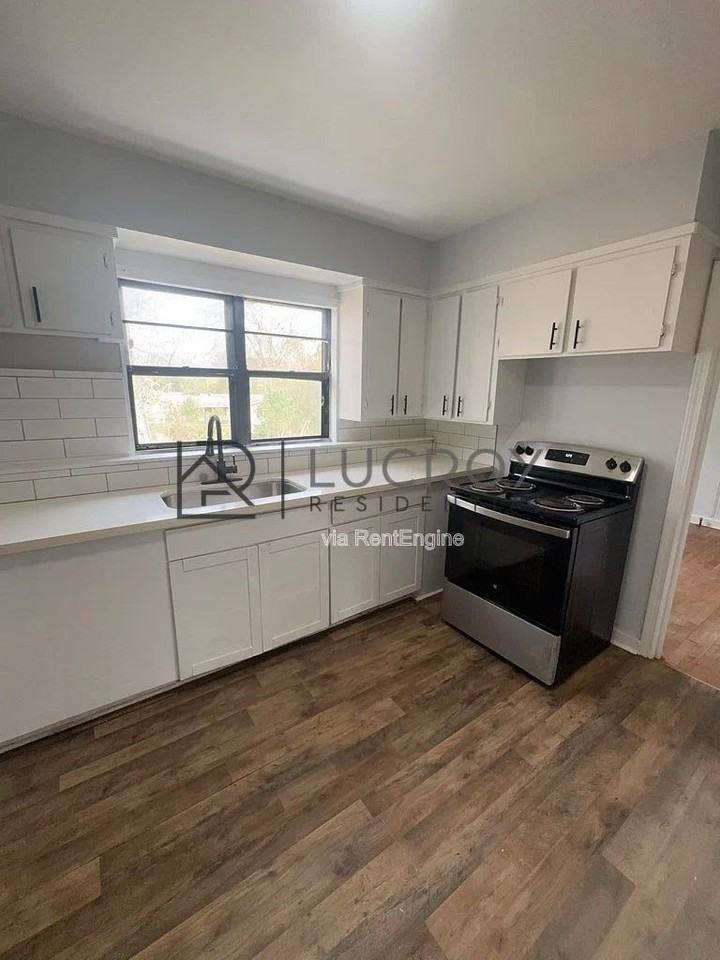 320 Lawrence Rd - Photo 5 of 19