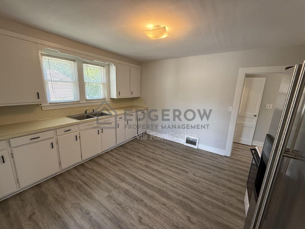 38 W Washington Ave - Photo 2 of 11