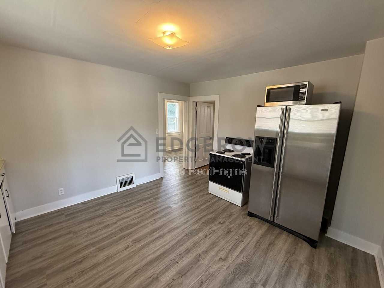 38 W Washington Ave - Photo 3 of 11