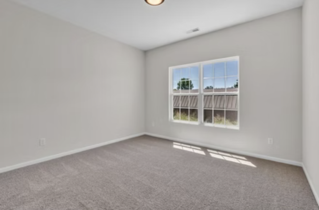 1907 Deerfield Ln - Photo 2 of 20
