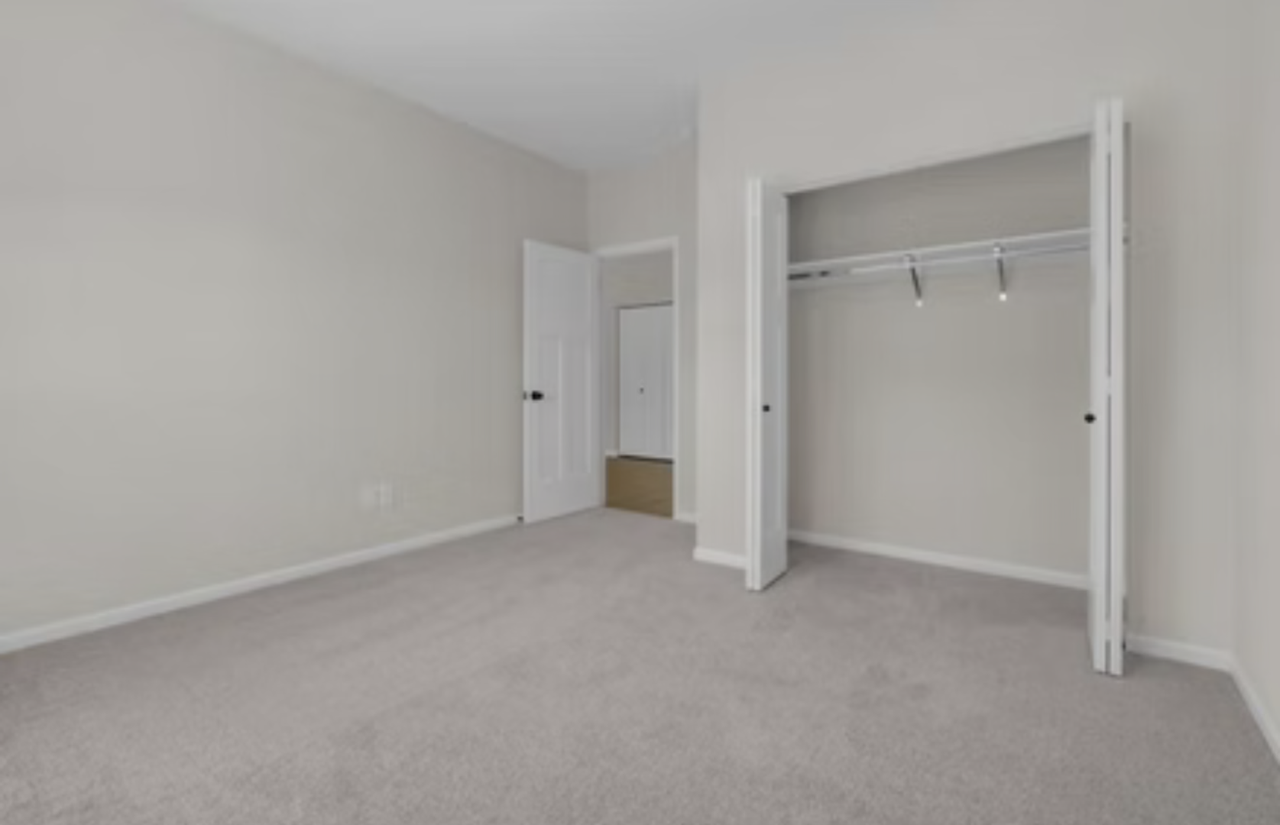 1907 Deerfield Ln - Photo 3 of 20
