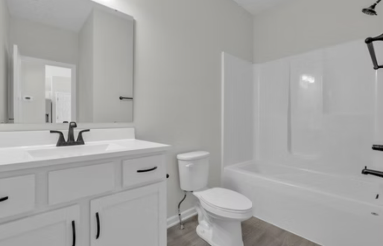 1907 Deerfield Ln - Photo 4 of 20