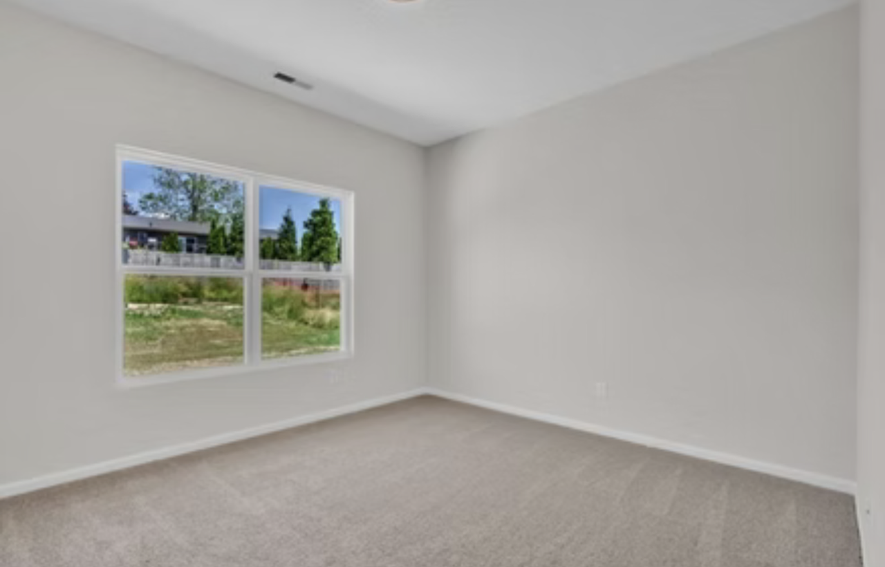 1907 Deerfield Ln - Photo 6 of 20