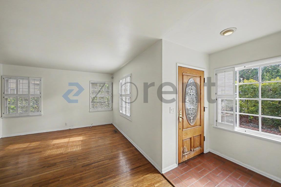 2504 Palm Ave - Photo 4 of 31