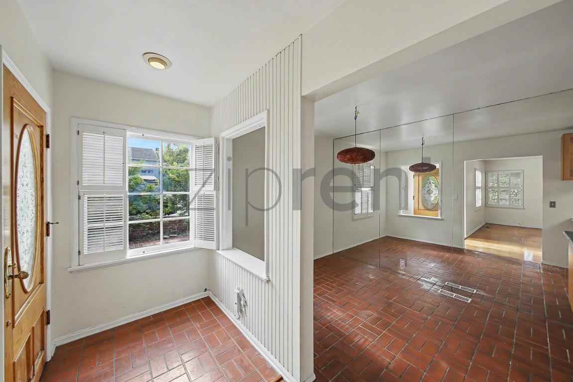 2504 Palm Ave - Photo 5 of 31