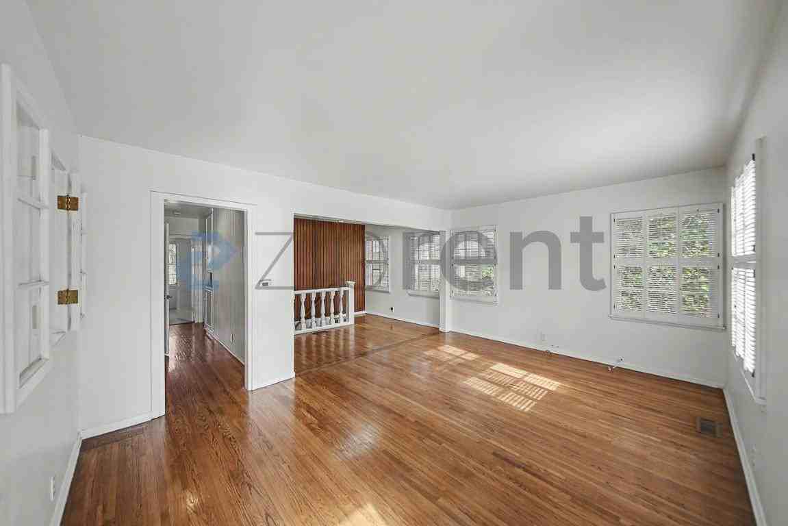 2504 Palm Ave - Photo 6 of 31
