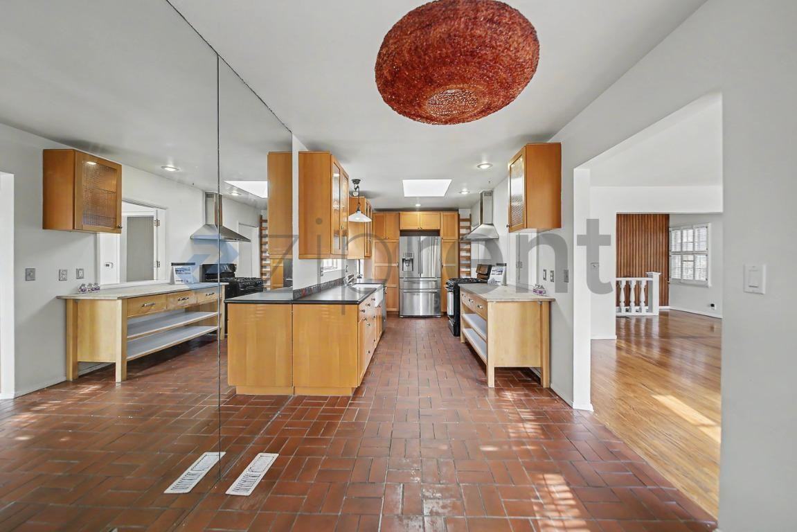 2504 Palm Ave - Photo 7 of 31