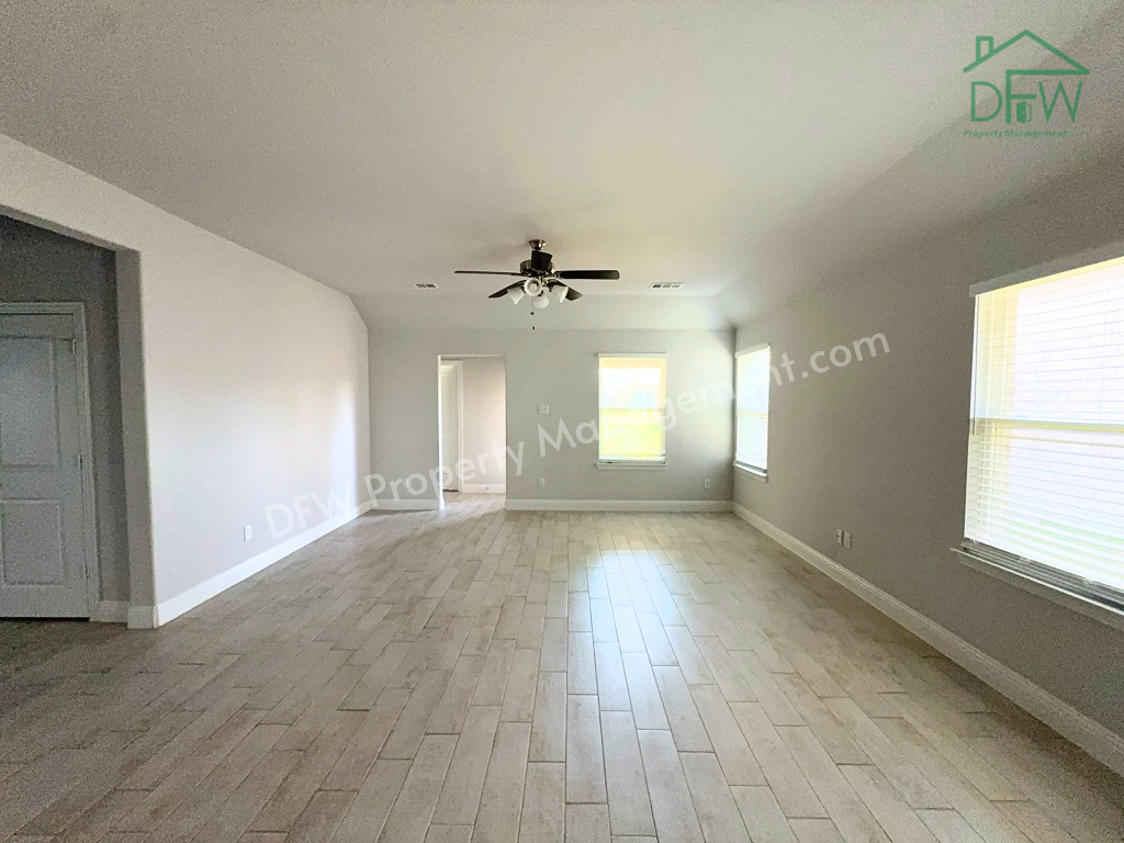 609 Tartane Dr - Photo 2 of 26