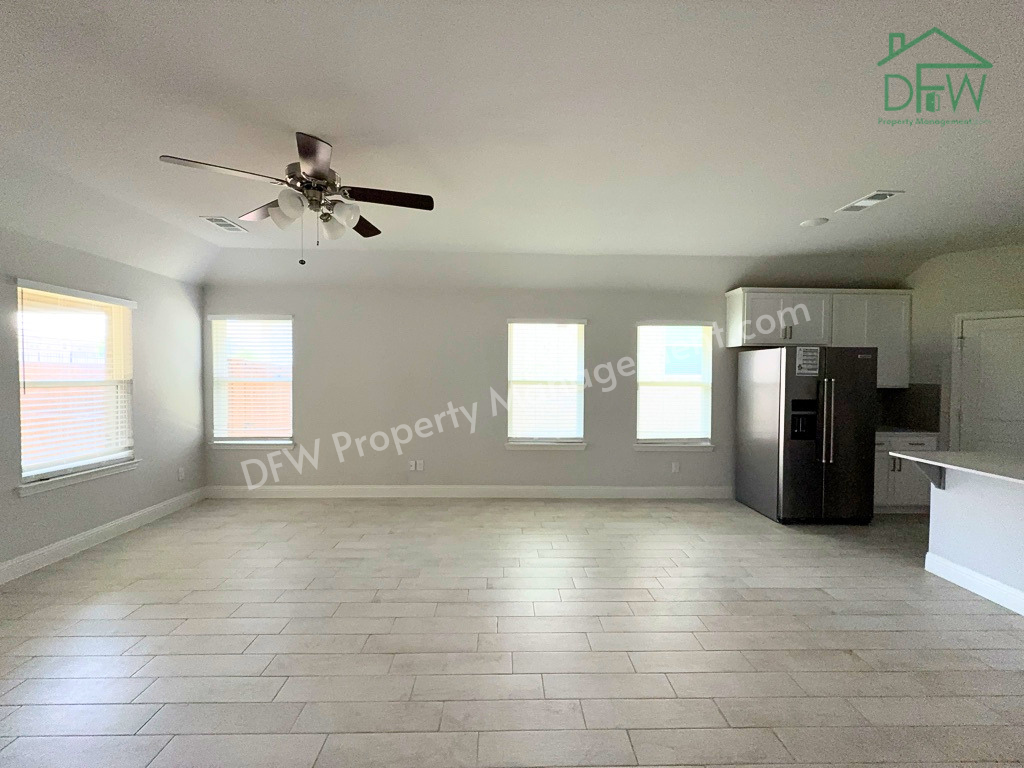 609 Tartane Dr - Photo 3 of 26