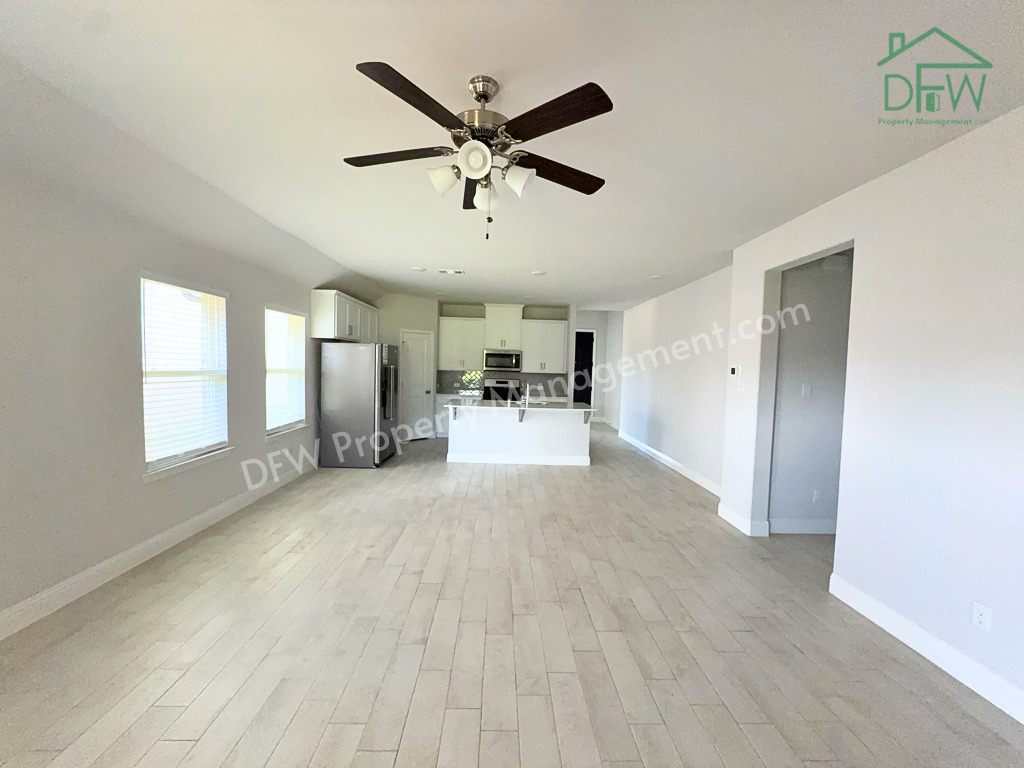 609 Tartane Dr - Photo 4 of 26