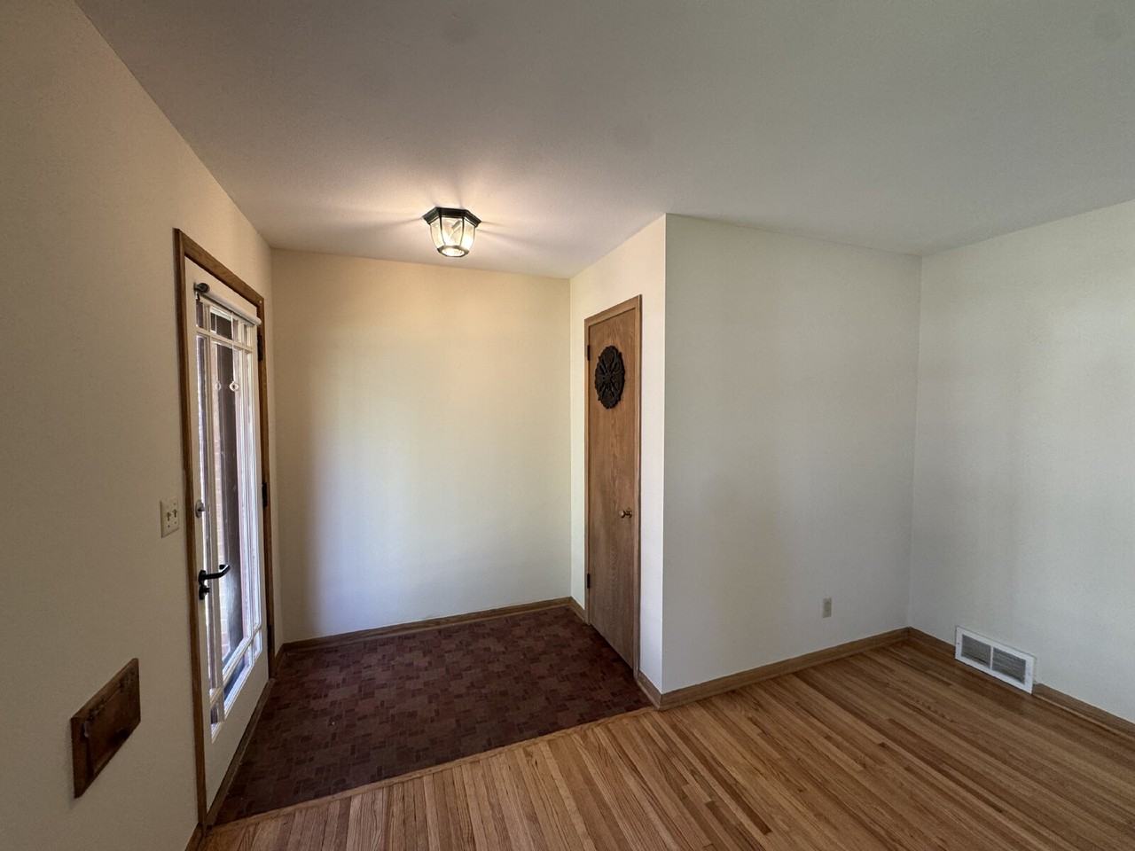 7305 3rd Ave S - Photo 4 of 40