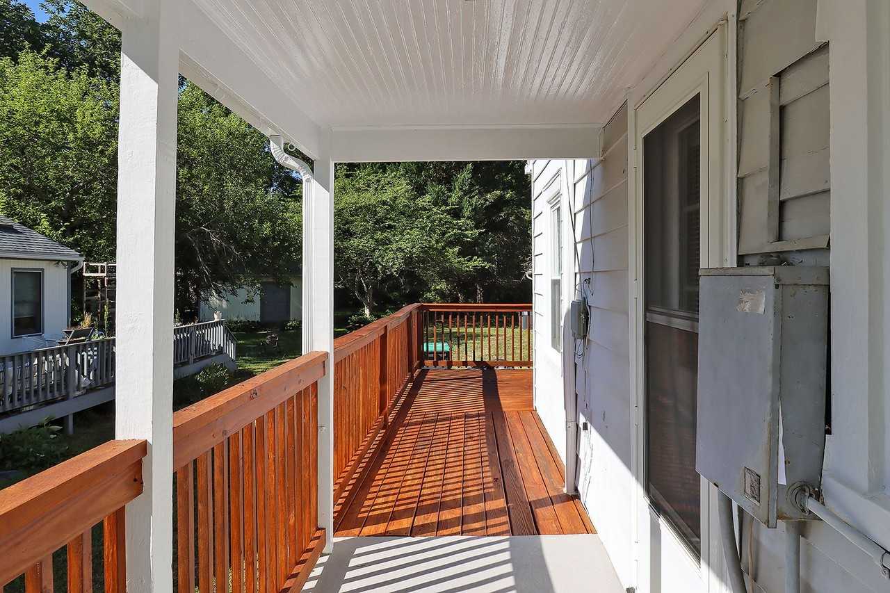 1306 Chesapeake St - Photo 2 of 17