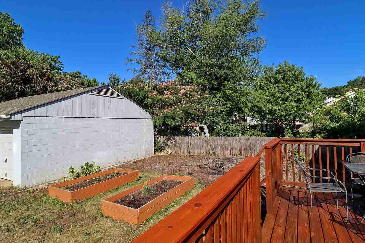 1306 Chesapeake St - Photo 3 of 17