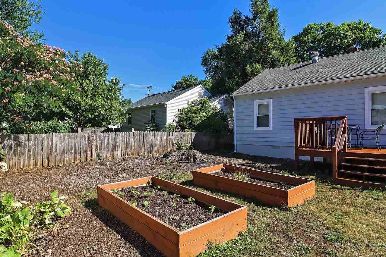 1306 Chesapeake St - Photo 4 of 17