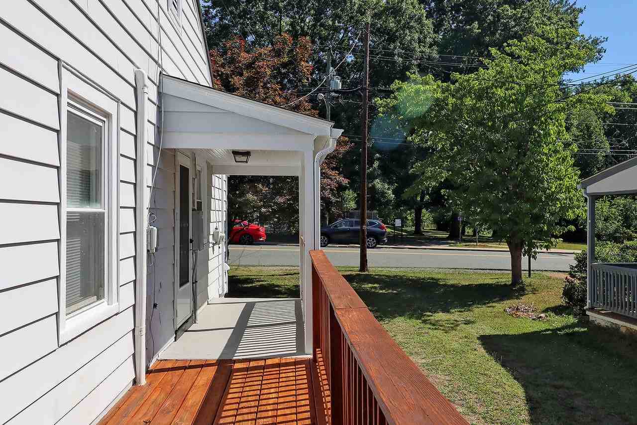 1306 Chesapeake St - Photo 5 of 17