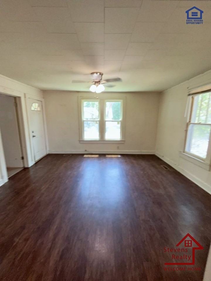 116 Walker St - Photo 4 of 10