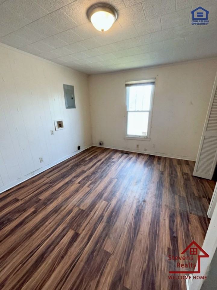 116 Walker St - Photo 5 of 10