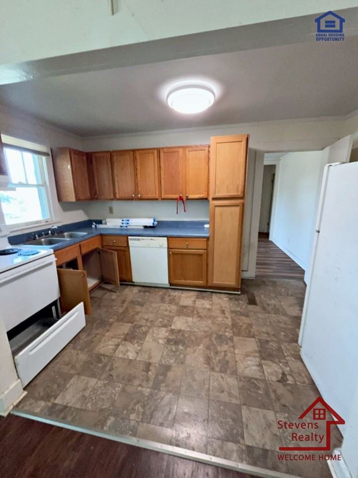 116 Walker St - Photo 6 of 10