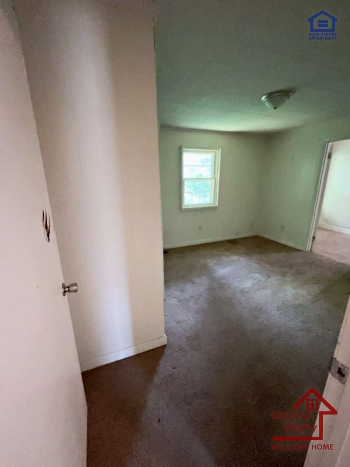 116 Walker St - Photo 7 of 10