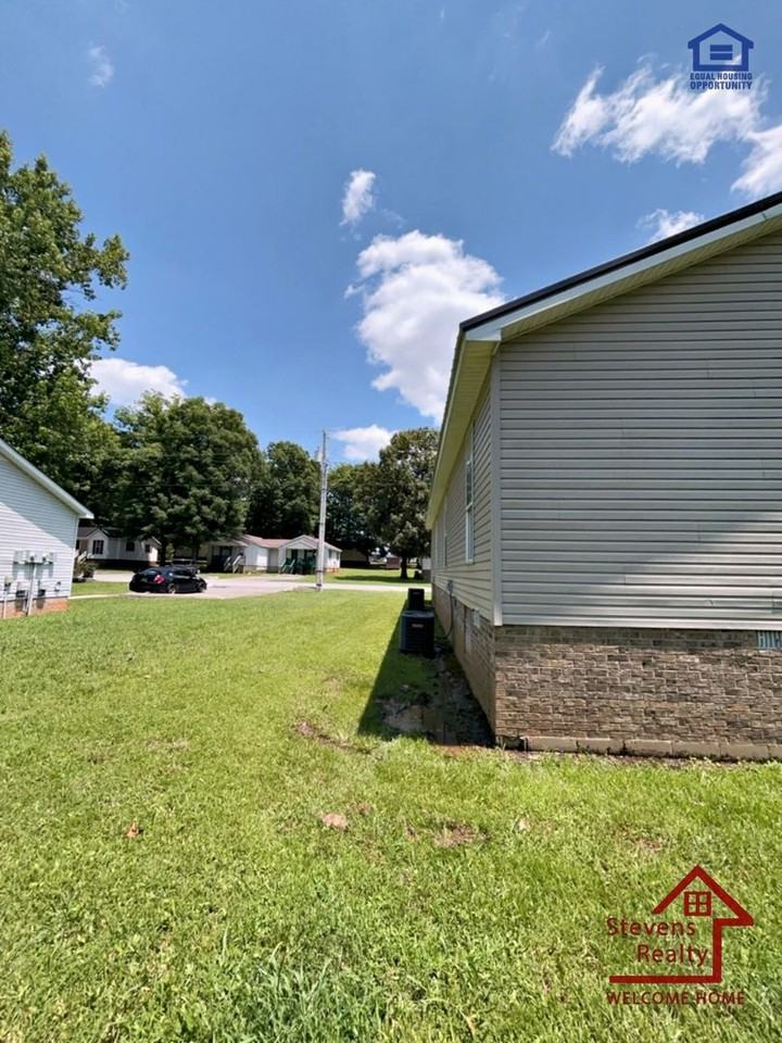 876 Bybee Branch Rd #1 - Photo 2 of 11