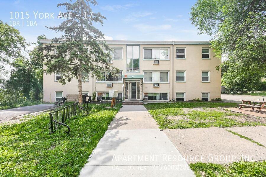 1015 York Ave #17 - Photo 2 of 23