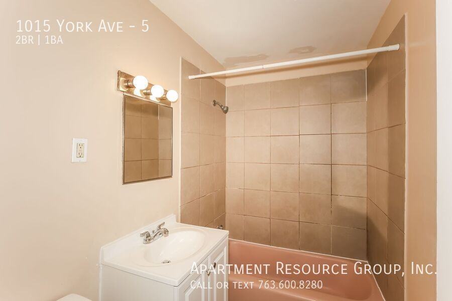 1015 York Ave #5 - Photo 7 of 22