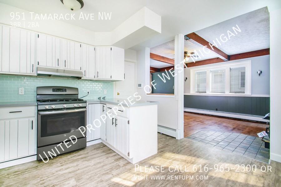 951 Tamarack Ave Nw - Photo 2 of 20