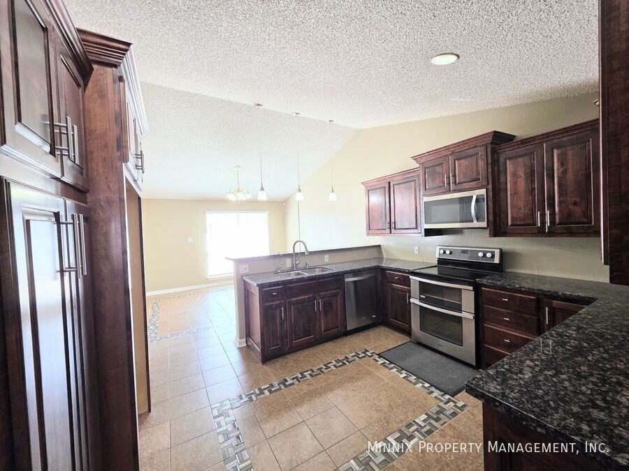 1325 E Cowden Ave - Photo 5 of 29