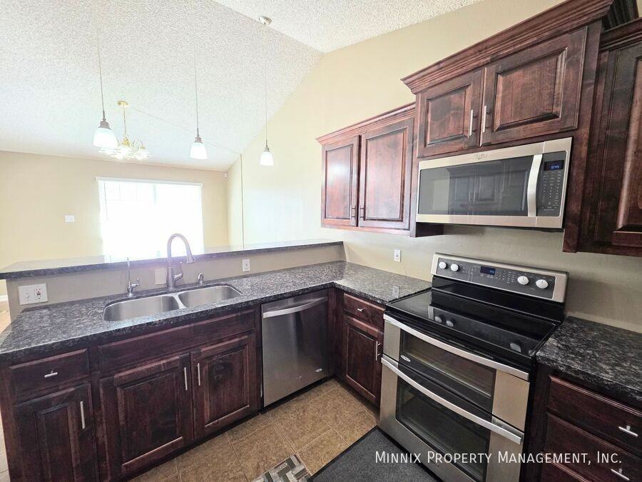 1325 E Cowden Ave - Photo 6 of 29