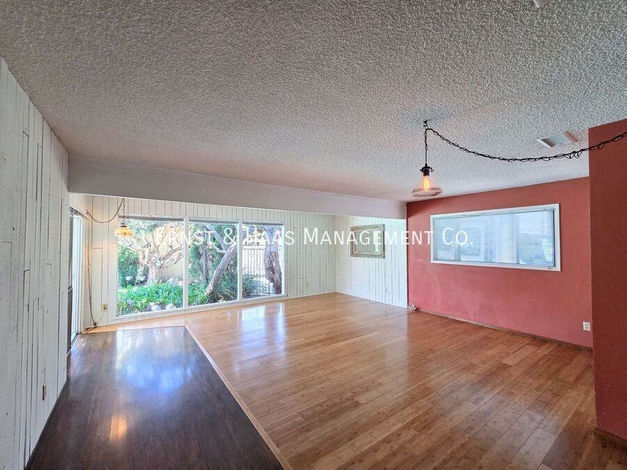 2080 Senasac Ave - Photo 4 of 32