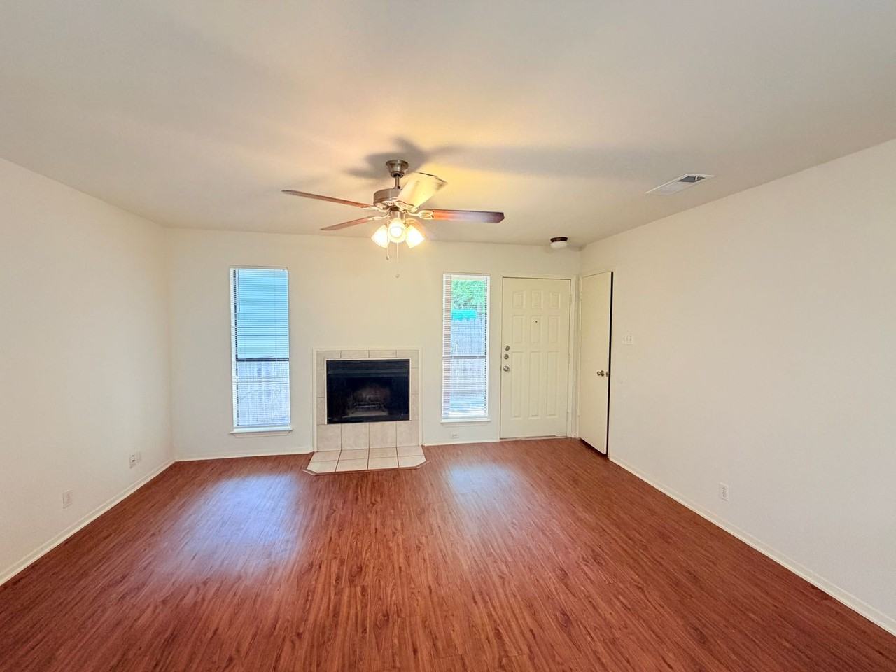 405 Parkhill Cv - Photo 5 of 31