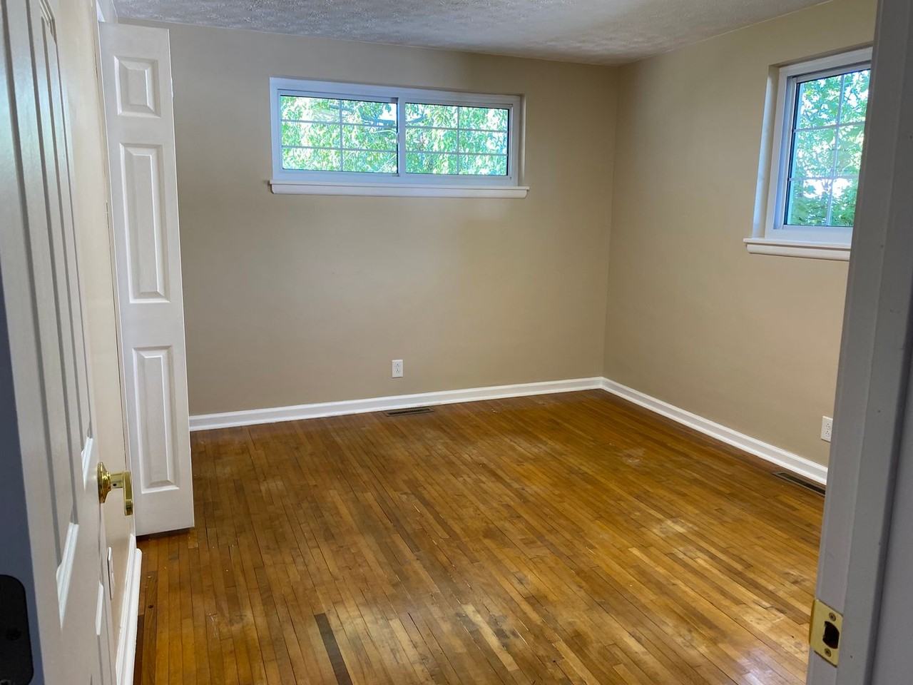 204 E 5th St - Photo 7 of 10
