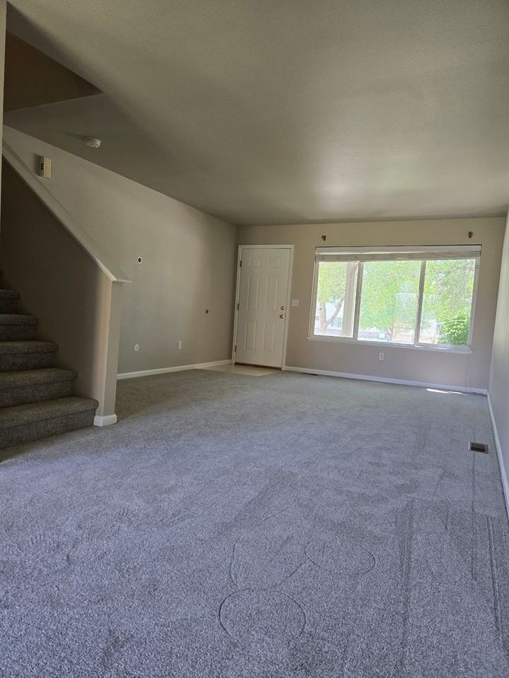 3315 Saratoga St #C - Photo 4 of 15