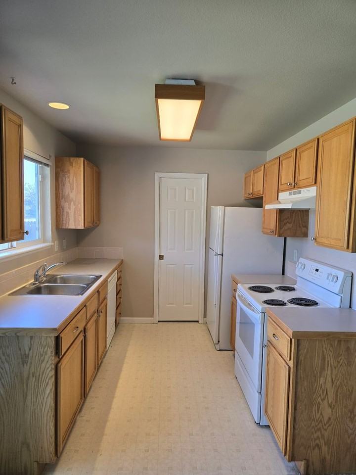 3315 Saratoga St #C - Photo 5 of 15