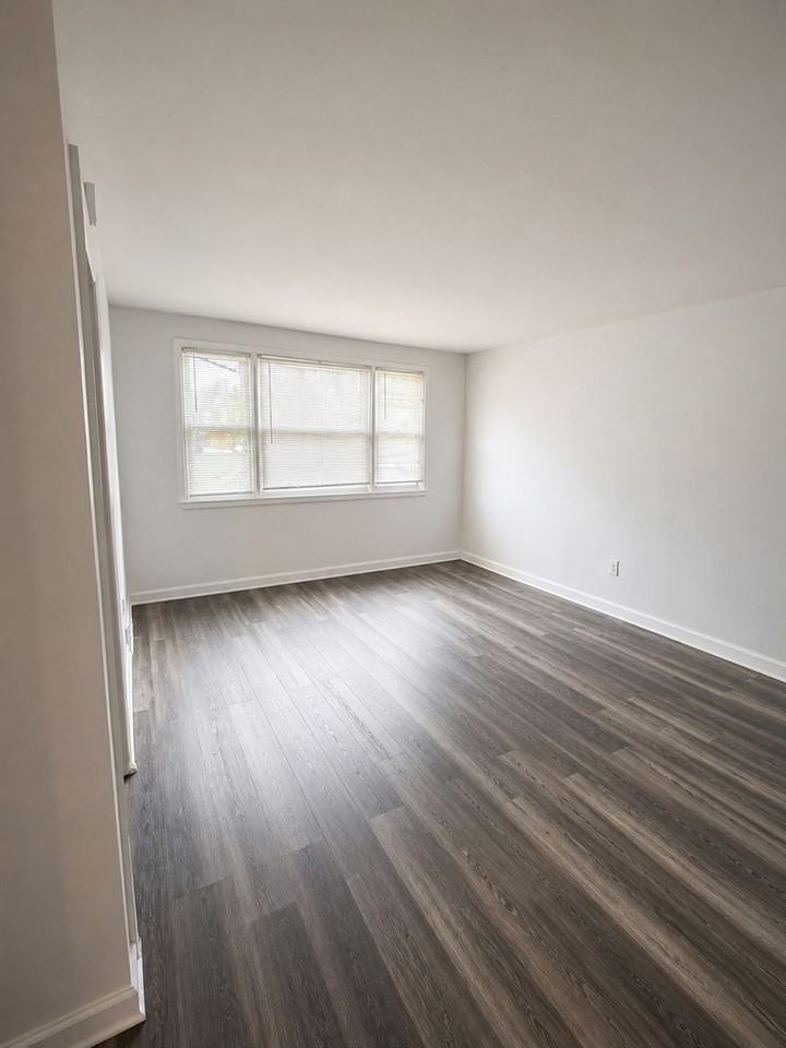106 Chester Ave - Photo 2 of 9