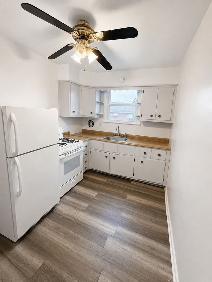 106 Chester Ave - Photo 4 of 9