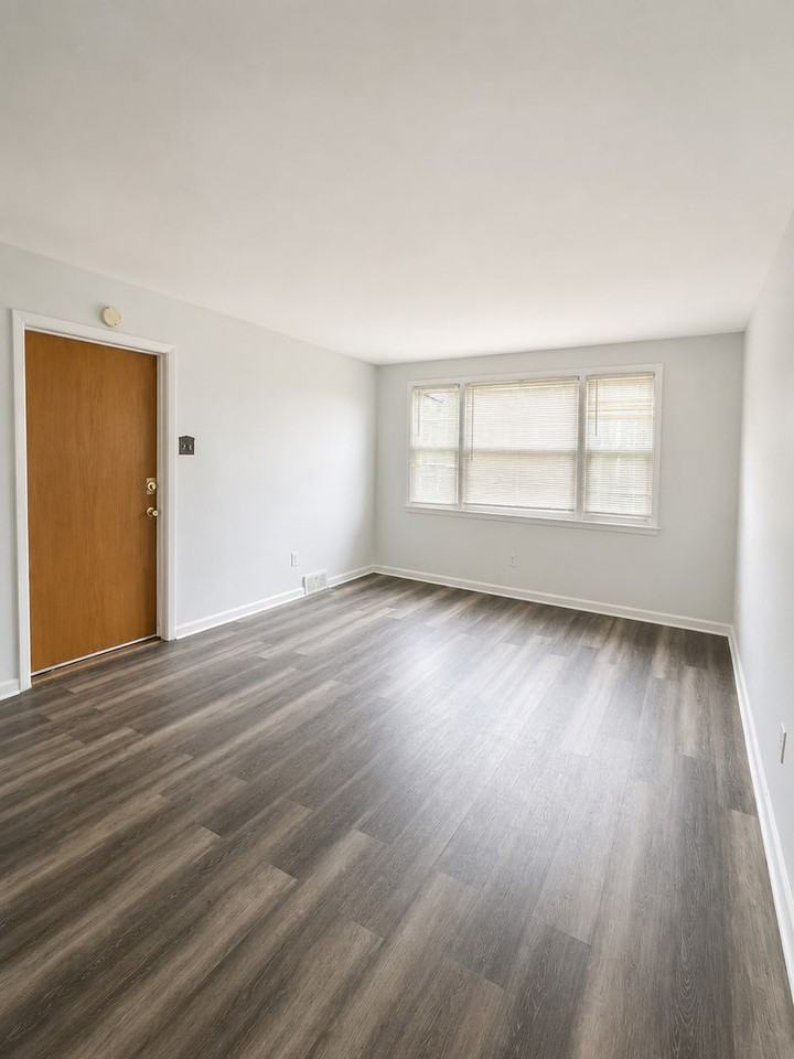 106 Chester Ave - Photo 7 of 9