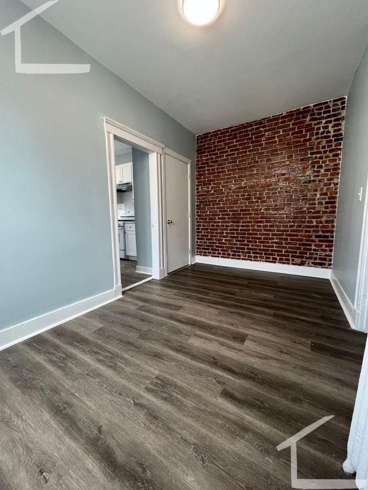 43 Hooker St - Photo 5 of 10