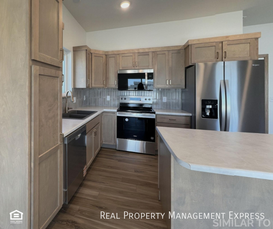 9006 W Jerald Pl - Photo 3 of 23