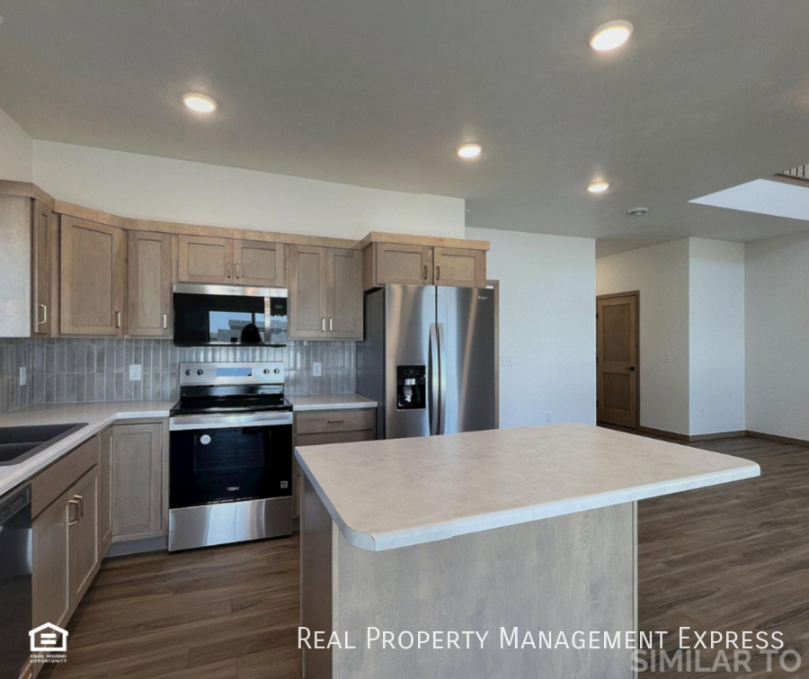 9006 W Jerald Pl - Photo 5 of 23